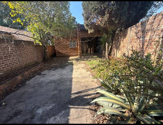 4 BEDROOM HOUSE FOR SALE IN POMONA